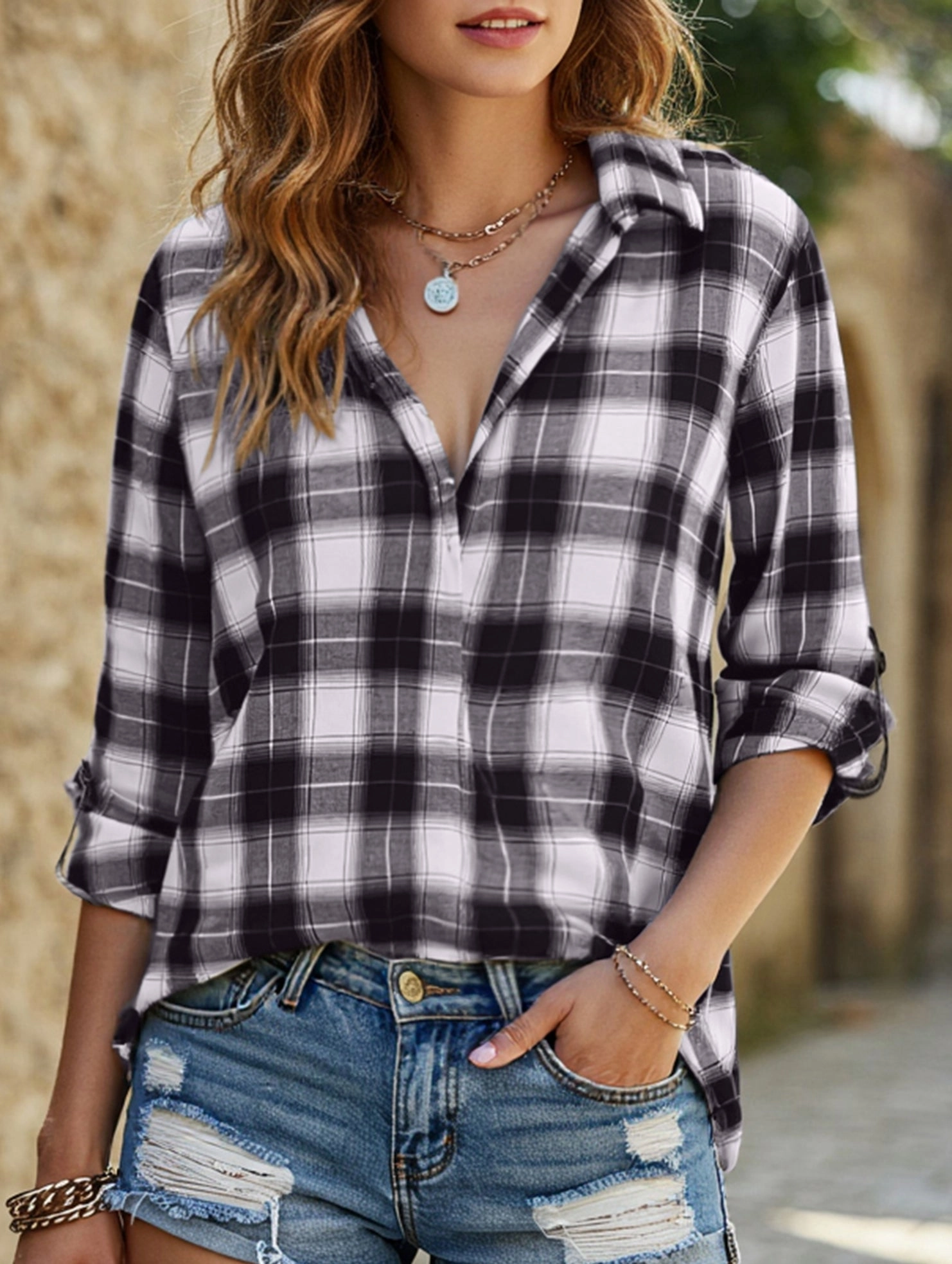 Breathable back panel V-neck lapel loose-fitting women's plaid shirt
