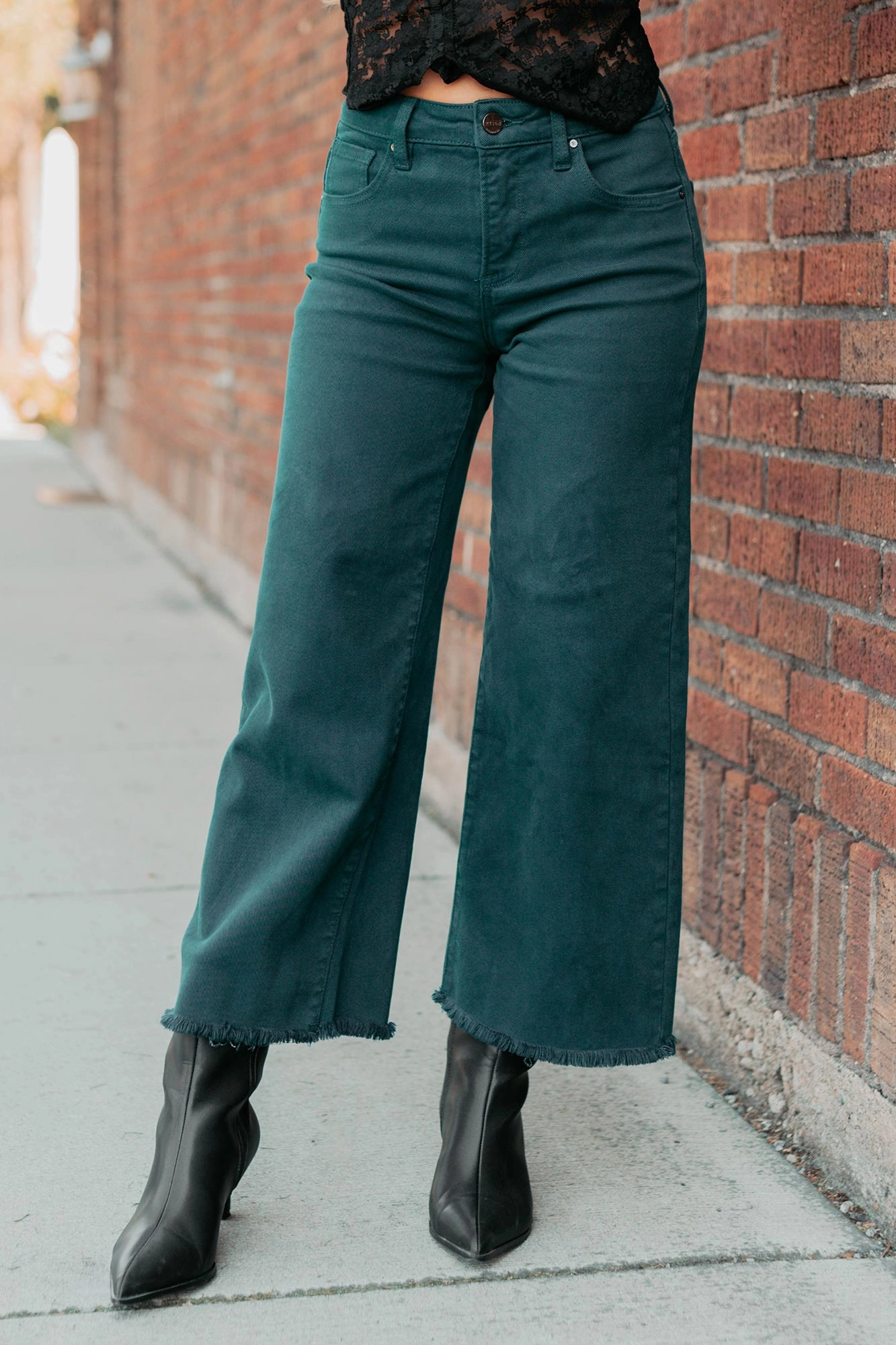 Walter High Rise Wide Crop Risen Jeans (Hunter Green) Full Motion